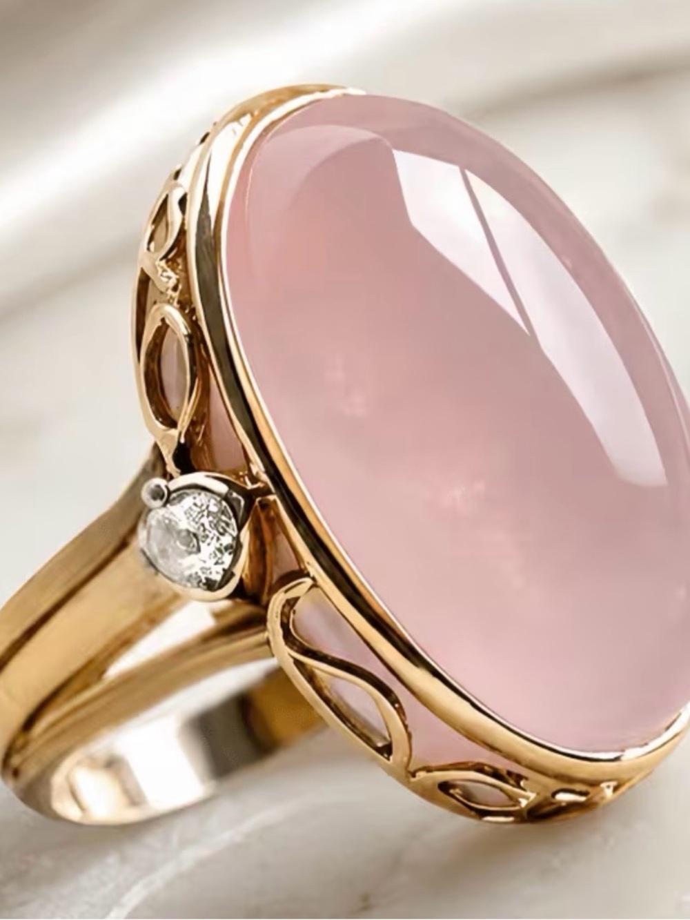 Vintage KC Gold Plated Oval Rose Quartz Cabochon Cocktail Ring Size 8 - Picture 2 of 4